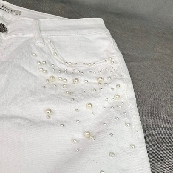 NWT Women’s White Denim with Pearls  Boyfriend Slim Straight-Leg Jeans - Picture 3 of 16